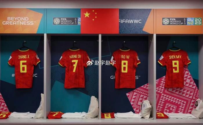 多名NBA高管：鹈鹕几乎不可能裁掉锡安据TA记者MikeVorkunov报道，由于锡安上赛季仅出战了29场比赛，他后三个赛季（2025-26、2026-27、2027-28）的合同将不再受保障。