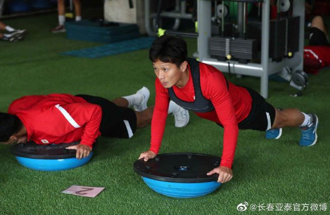 2007-《云水谣》2007年,光峰科技于全球率先发明了颠覆性的ALPD®激光显示技术,创新性地结合了半导体激光芯片的高亮度和稀土材料的高可靠性、高性能、低成本的优势,在显著提高半导体激光光源的性能基础上大大降低了成本,从而成为第一个真正大规模市场化应用的激光显示技术